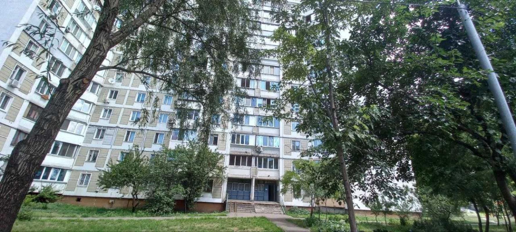 Продажа 4 комнатной квартиры 95 кв. м, Ревуцкого ул. 11в