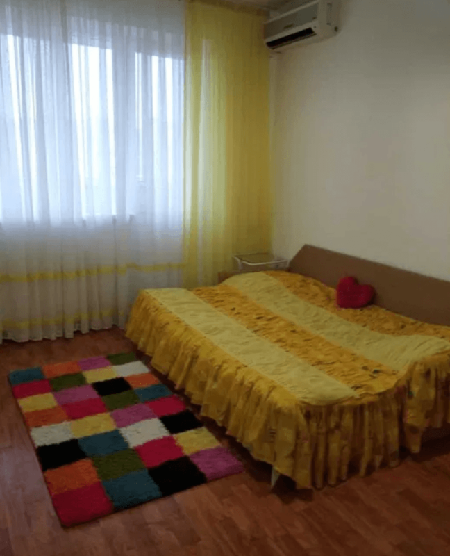 Long term rent 1 bedroom-(s) apartment Traktorobudivnykiv Avenue 152