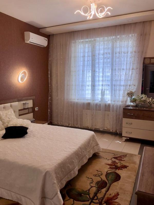 Довгострокова оренда 2 кімнатної квартири Дніпровська набережна 14