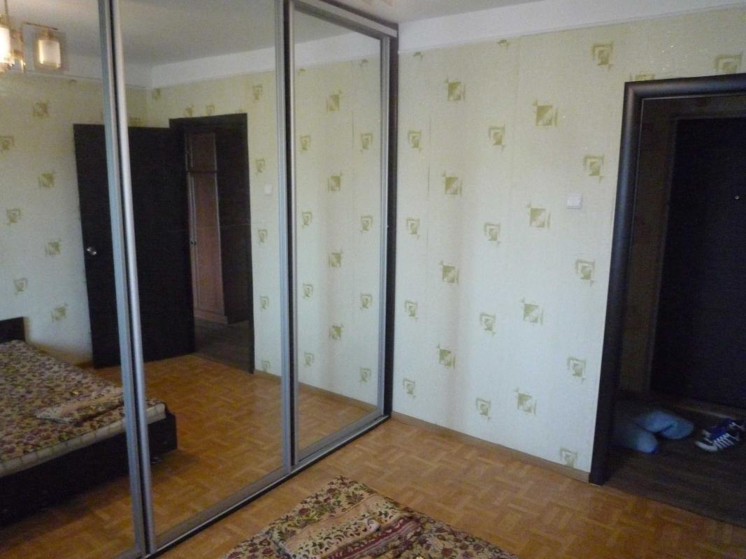 Долгосрочная аренда 2 комнатной квартиры ул. Левка Лукьяненко (Маршала Тимошенко) 2Г