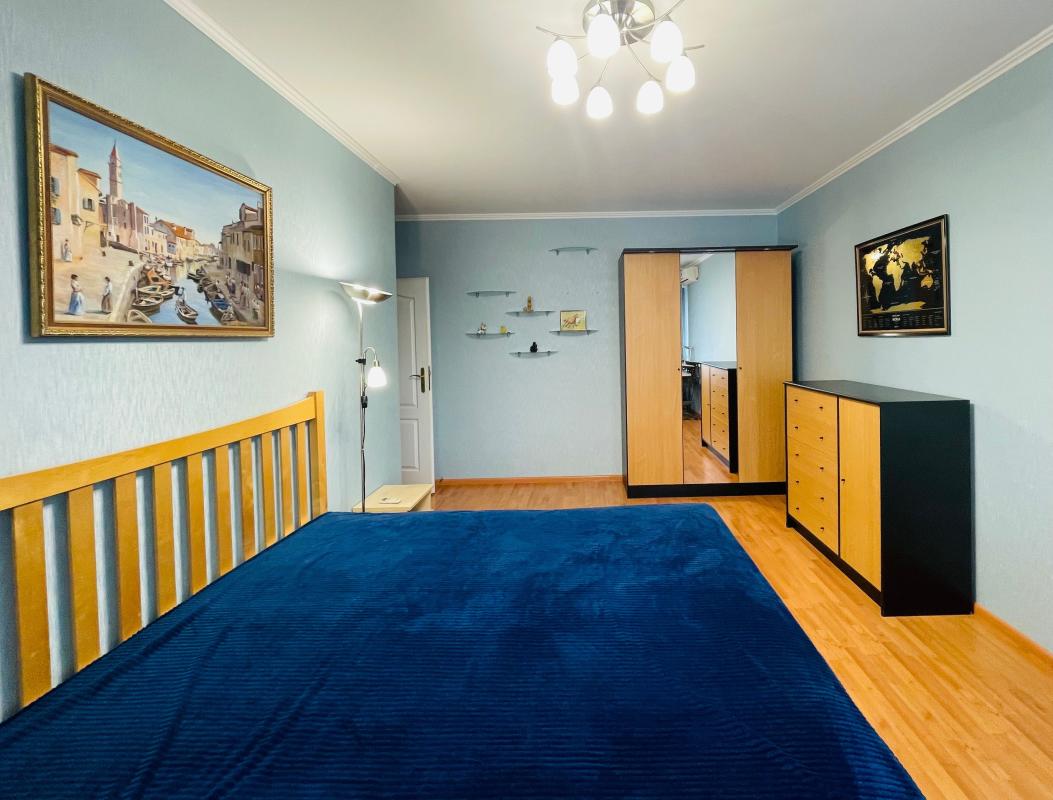 Long term rent 3 bedroom-(s) apartment Chervonotkatska Street 16б