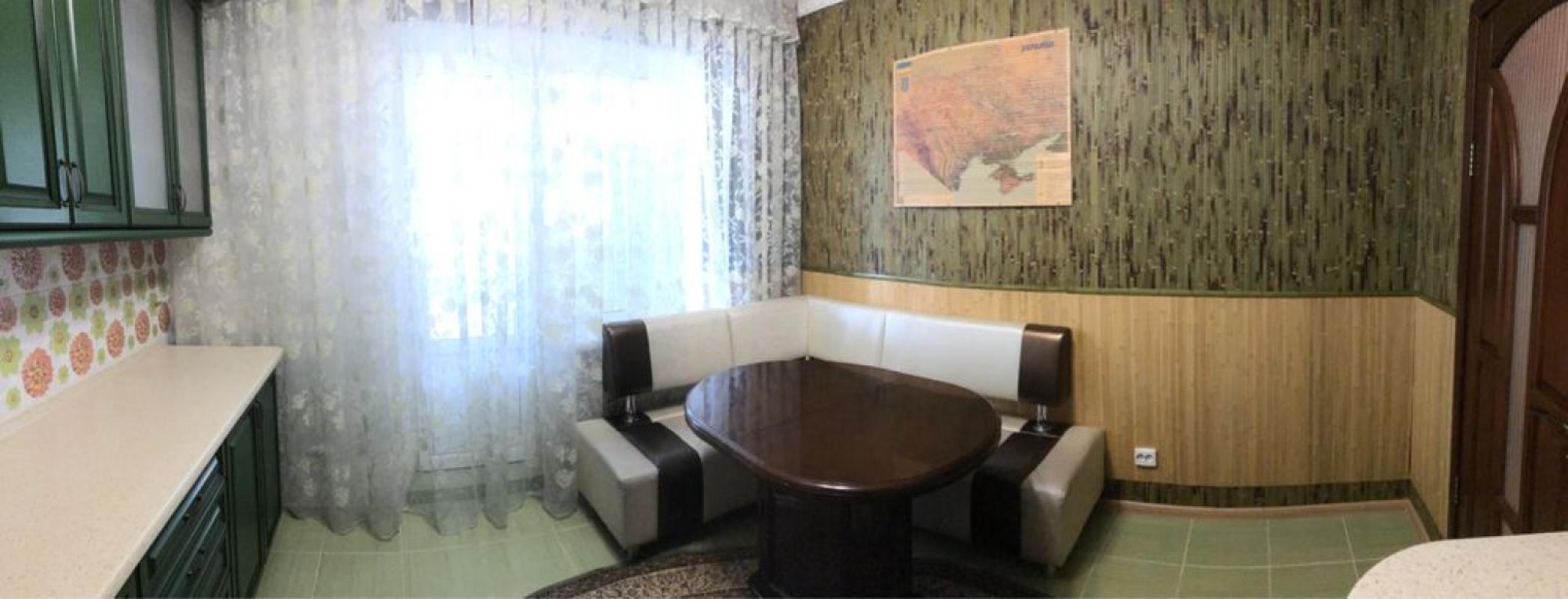 Long term rent 3 bedroom-(s) apartment Oleny Pchilky Street 2б