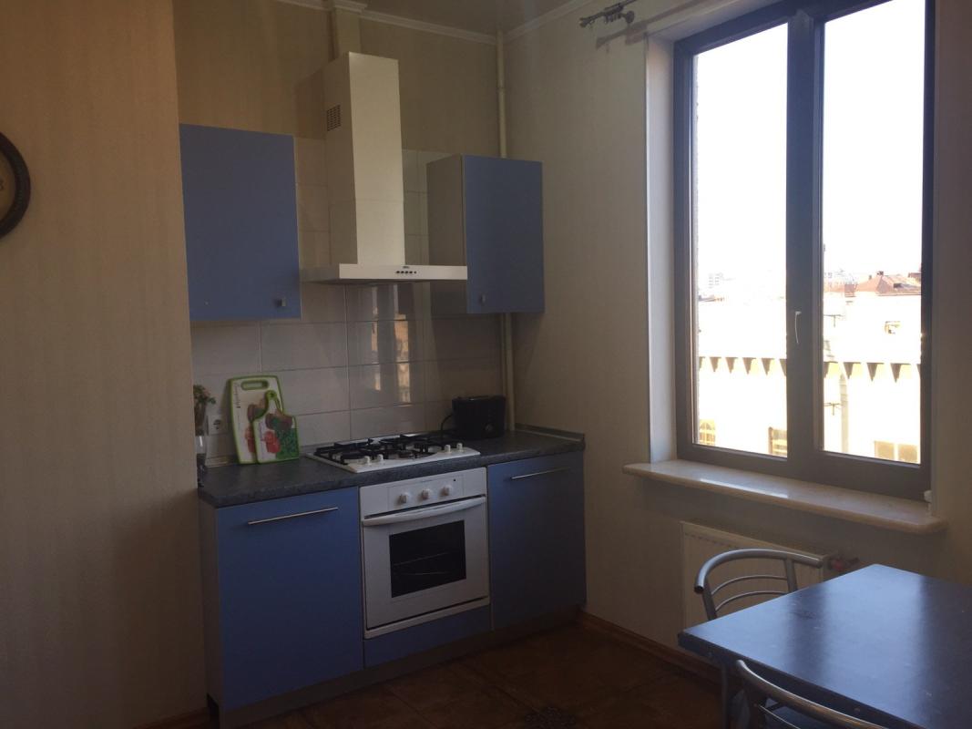 Long term rent 3 bedroom-(s) apartment Svobody Street 36а