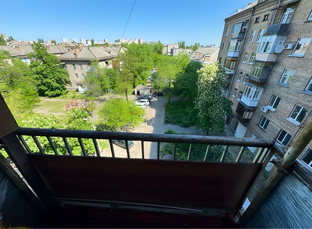 Продажа 2 комнатной квартиры 50 кв. м, Леоніда Каденюка просп. (Юрия Гагарина) 2
