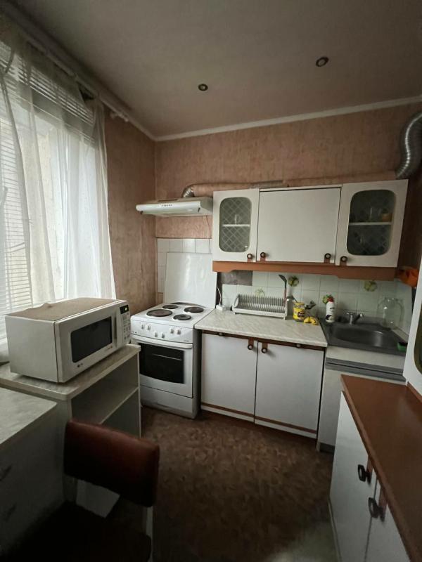 Long term rent 3 bedroom-(s) apartment Valentynivska street 17