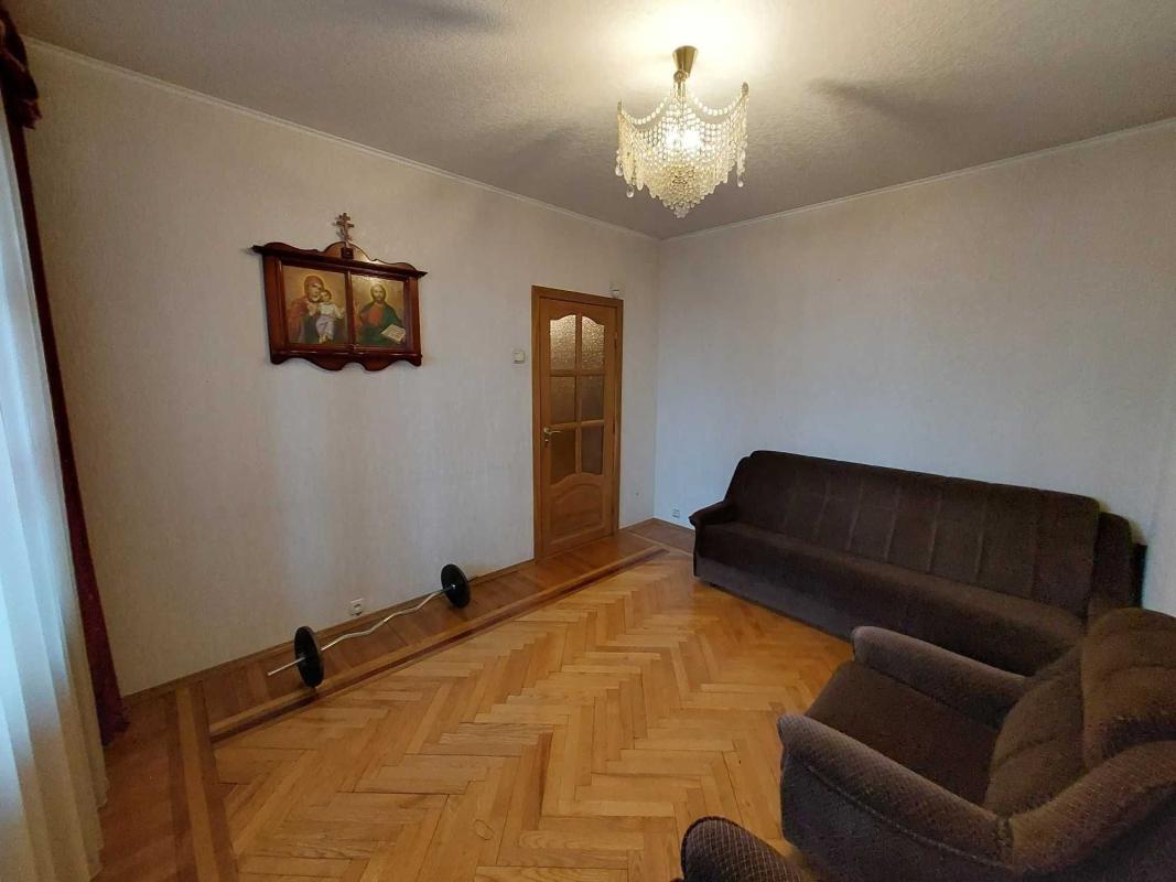 Продаж 3 кімнатної квартири 74 кв. м, Харківське шосе 148