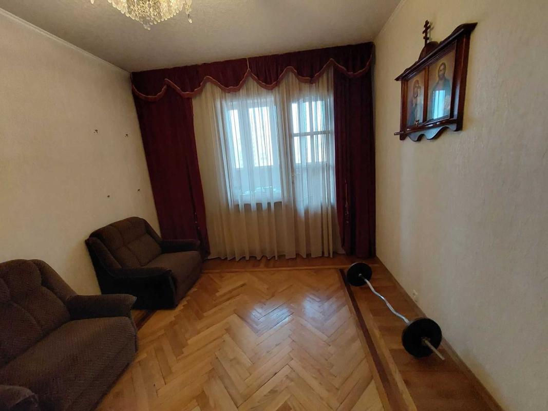 Продаж 3 кімнатної квартири 74 кв. м, Харківське шосе 148