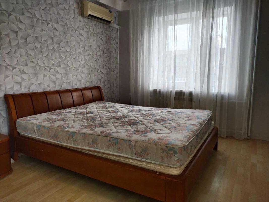 Продаж 3 кімнатної квартири 60 кв. м, Павла Тичини просп. 19