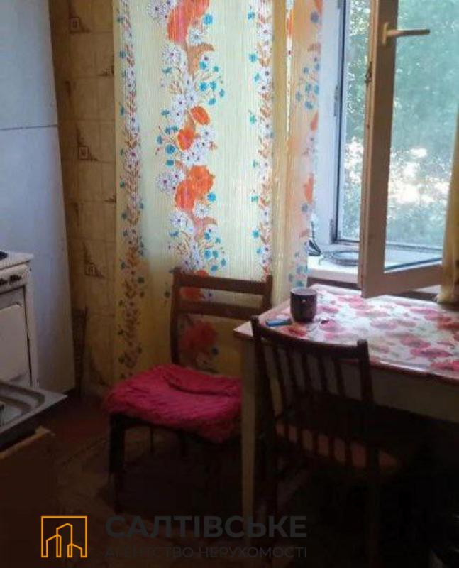 Продаж 2 кімнатної квартири 44 кв. м, Героїв Праці вул. 49