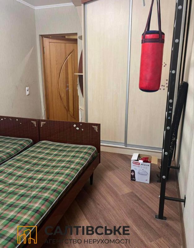 Продаж 4 кімнатної квартири 76 кв. м, Амосова вул. 9