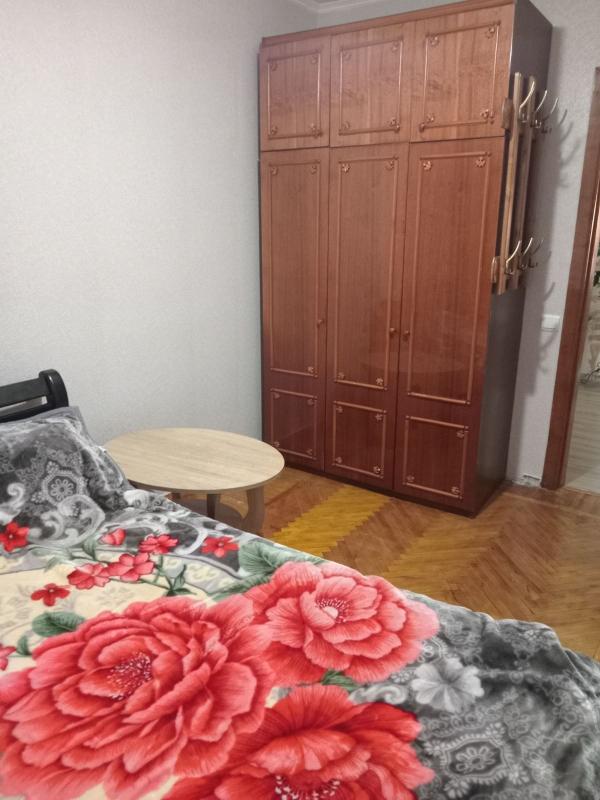 Sale 3 bedroom-(s) apartment 62 sq. m., Byron Avenue (Heroiv Stalinhrada Avenue) 136