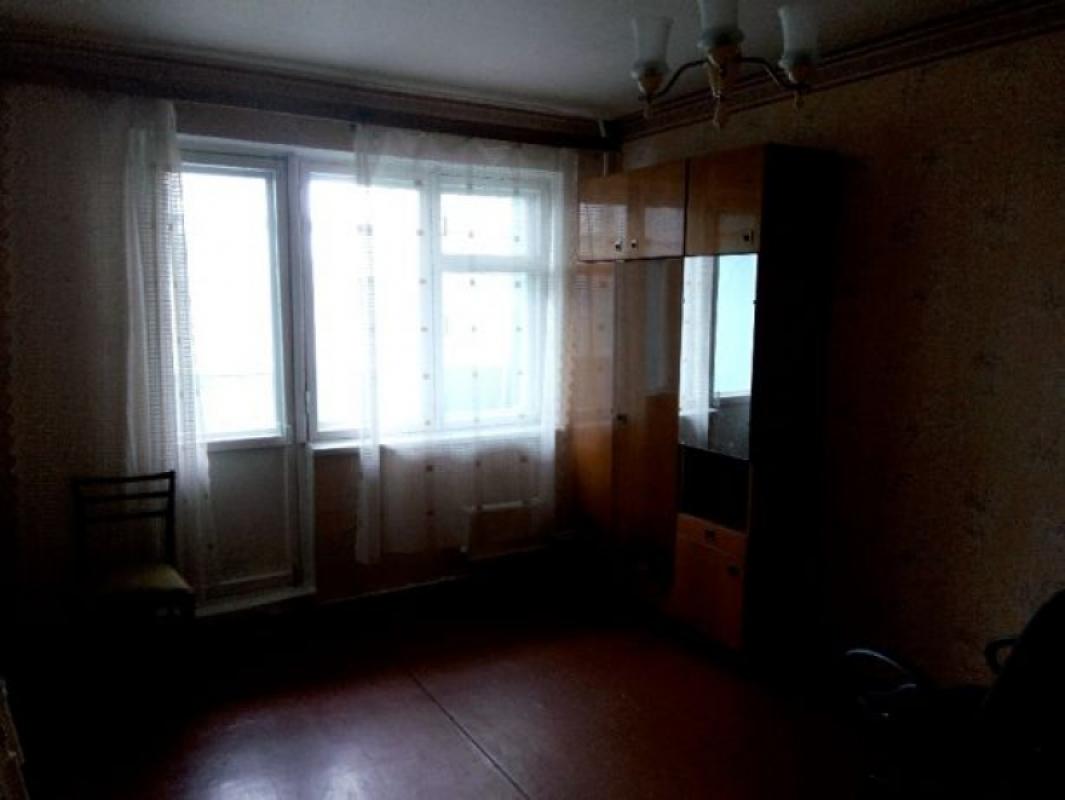 Long term rent 3 bedroom-(s) apartment Hvardiytsiv-Shyronintsiv Street