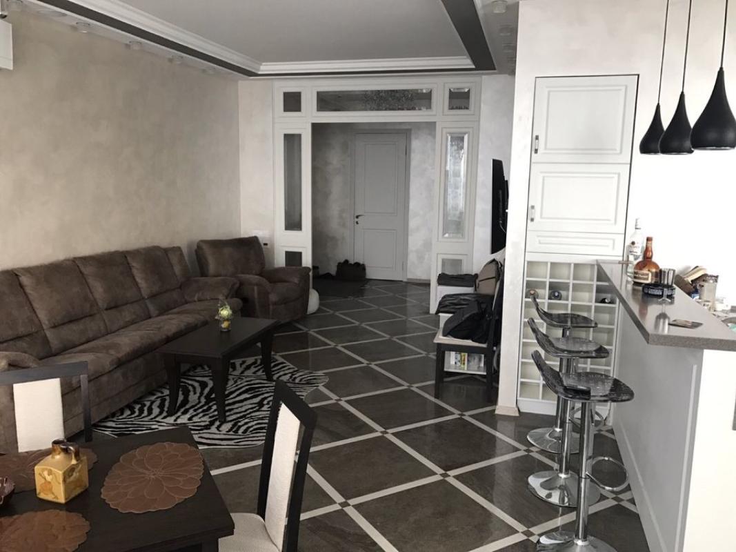 Long term rent 3 bedroom-(s) apartment Kultury Street 22б