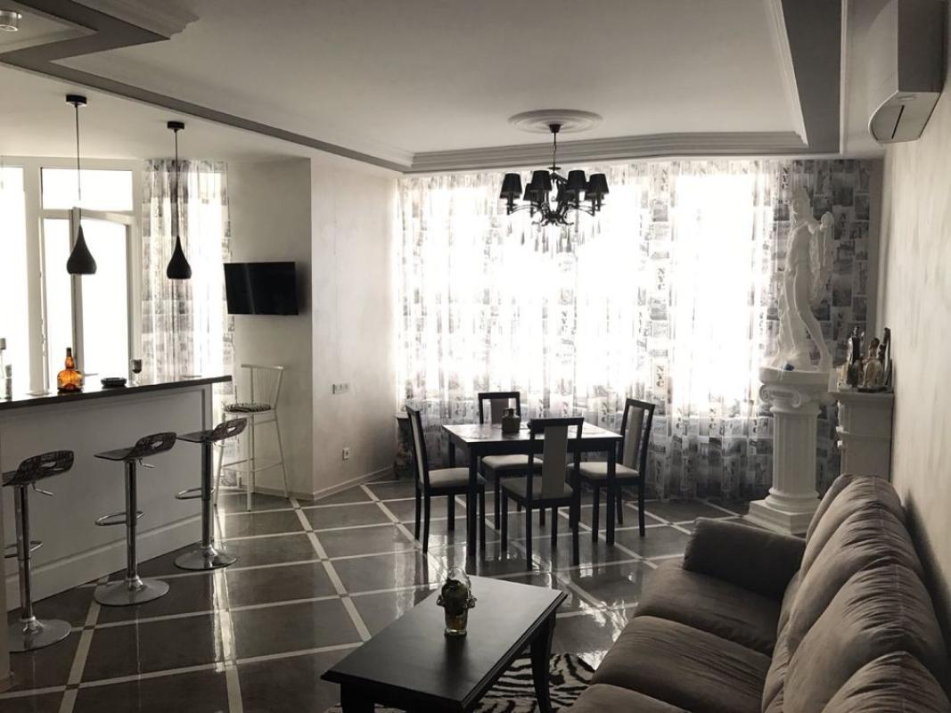 Long term rent 3 bedroom-(s) apartment Kultury Street 22б