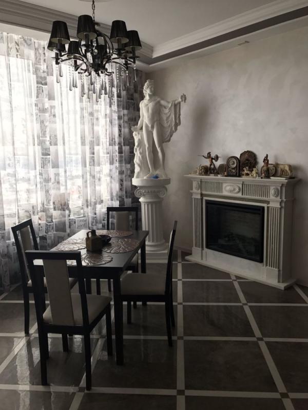 Long term rent 3 bedroom-(s) apartment Kultury Street 22б