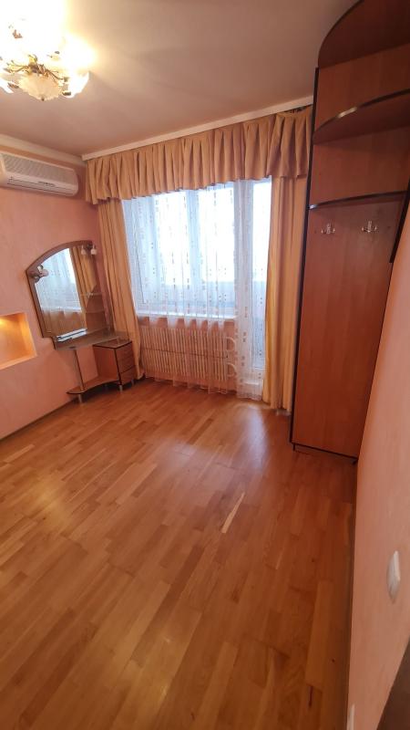 Продаж 3 кімнатної квартири 69 кв. м, Жасміновий бульв. (Петра Слинька) 5/1