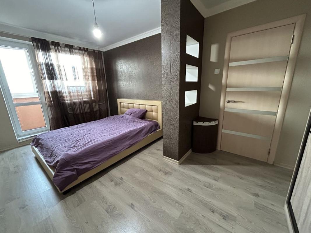 Sale 1 bedroom-(s) apartment 38 sq. m., Kharkivska Embarkment 9