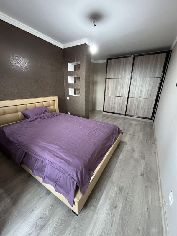 Sale 1 bedroom-(s) apartment 38 sq. m., Kharkivska Embarkment 9