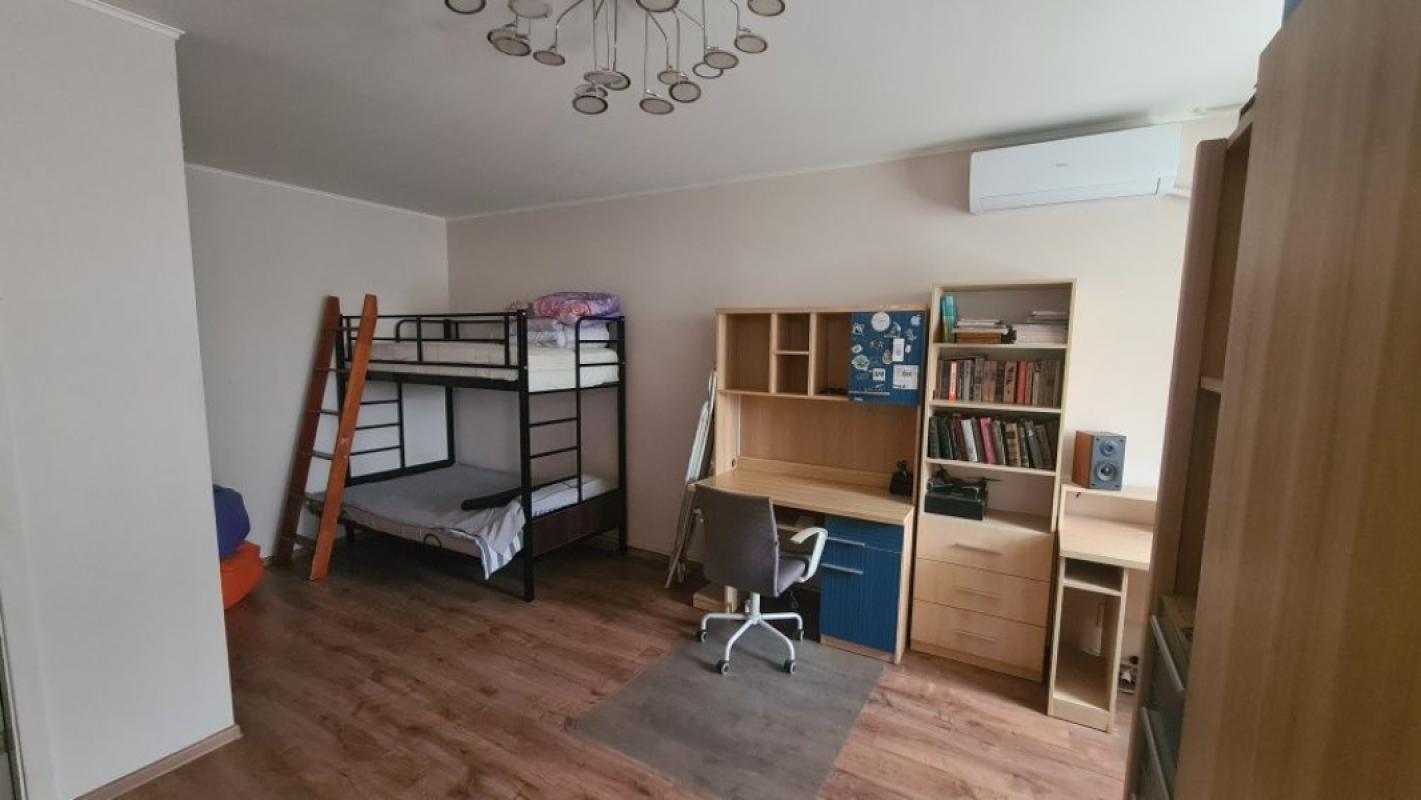 Продаж 3 кімнатної квартири 96 кв. м, Петра Григоренка просп. (Маршала Жукова) 21