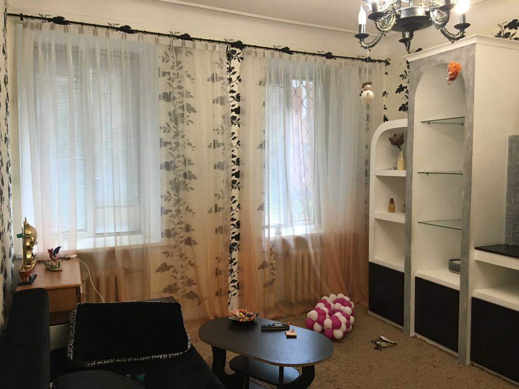 Продаж 2 кімнатної квартири 54 кв. м, Морозова вул. 4