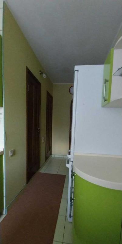 Продаж 3 кімнатної квартири 68 кв. м, Гарібальді вул. 12