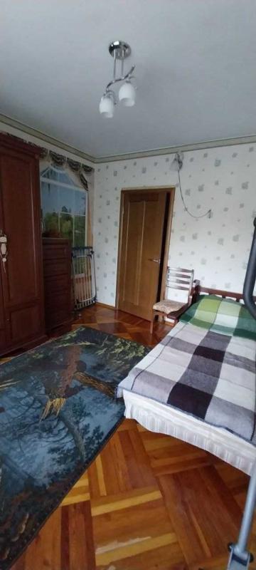 Продаж 3 кімнатної квартири 68 кв. м, Гарібальді вул. 12