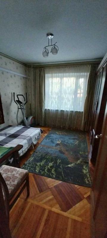 Продаж 3 кімнатної квартири 68 кв. м, Гарібальді вул. 12