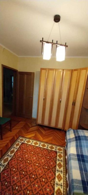 Продаж 3 кімнатної квартири 68 кв. м, Гарібальді вул. 12