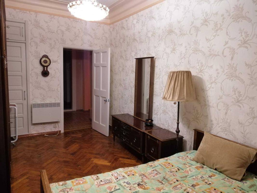 Продаж 3 кімнатної квартири 87 кв. м, Миру вул. 52/2