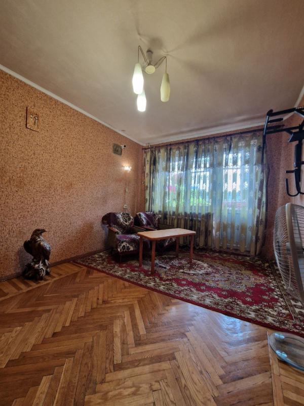 Sale 3 bedroom-(s) apartment 63 sq. m., Hvardiytsiv-Shyronintsiv Street 40в