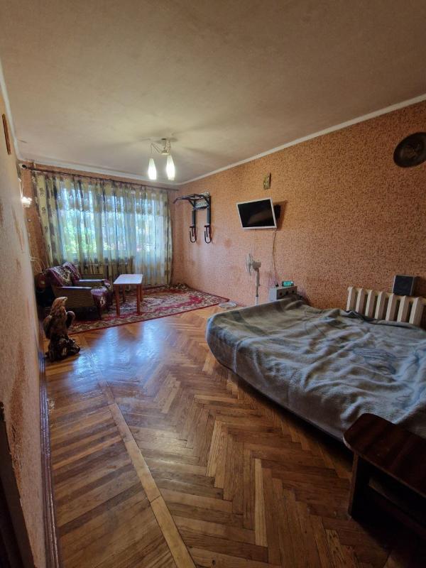 Sale 3 bedroom-(s) apartment 63 sq. m., Hvardiytsiv-Shyronintsiv Street 40в