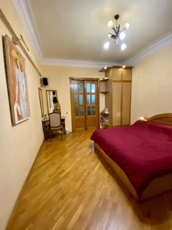 Long term rent 2 bedroom-(s) apartment Konstytutsiyi Square 2/2