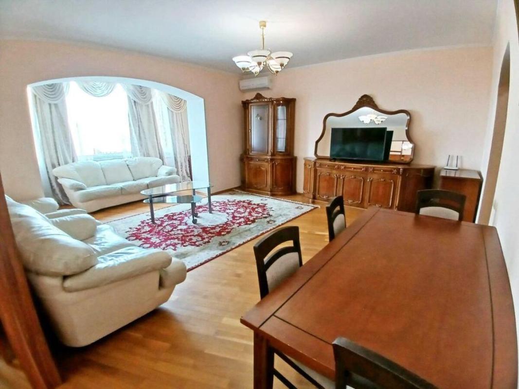 Long term rent 4 bedroom-(s) apartment Lesi Ukrainky Boulevard 21А