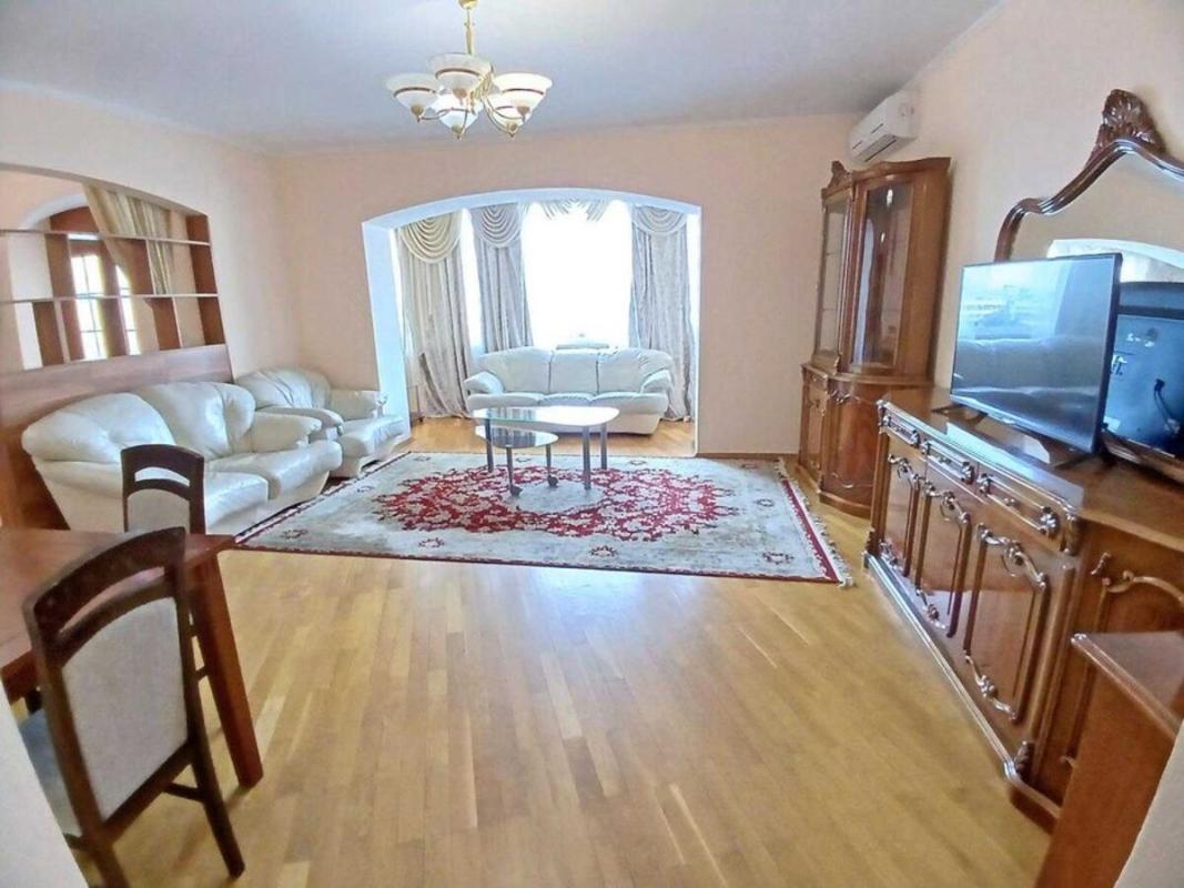 Long term rent 4 bedroom-(s) apartment Lesi Ukrainky Boulevard 21А