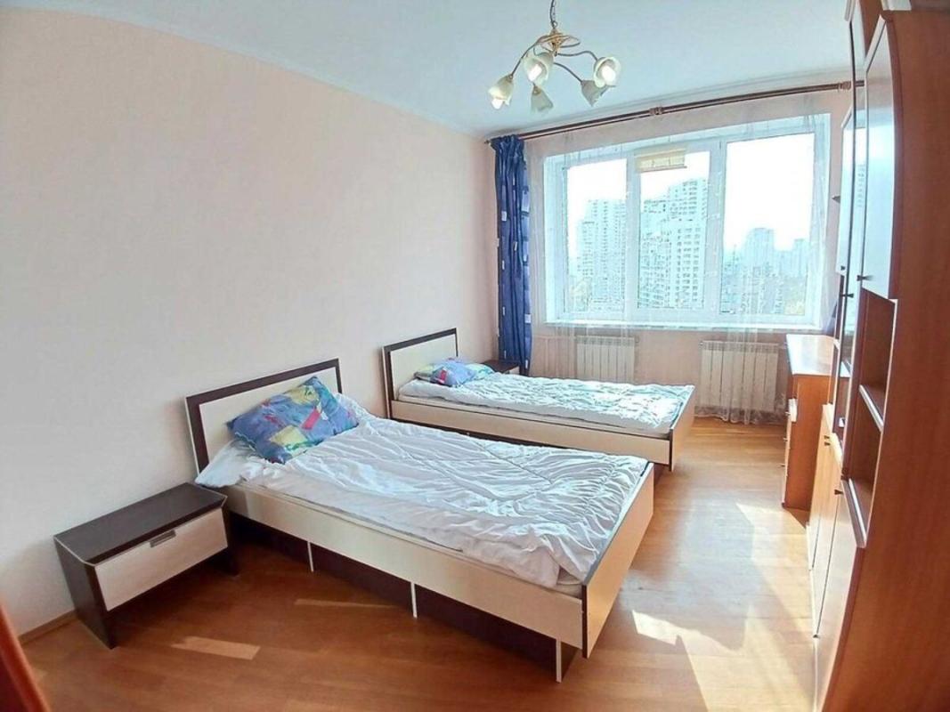 Long term rent 4 bedroom-(s) apartment Lesi Ukrainky Boulevard 21А