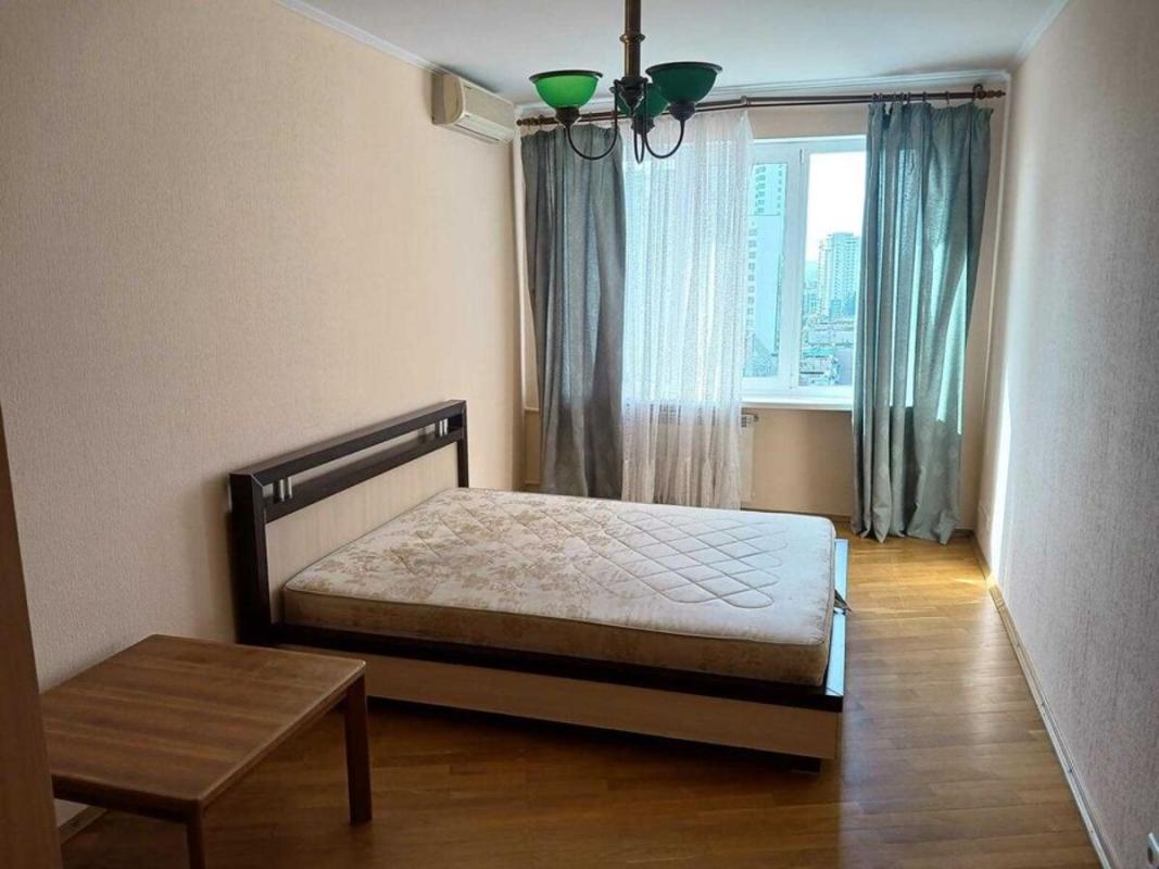 Long term rent 4 bedroom-(s) apartment Lesi Ukrainky Boulevard 21А