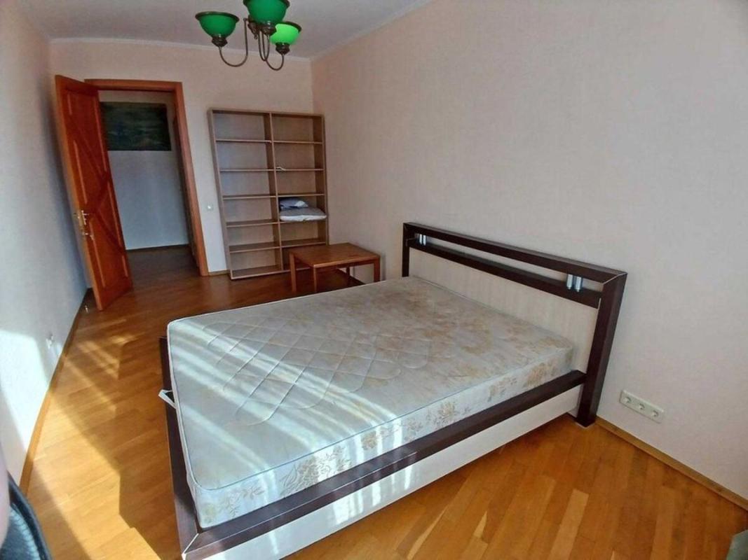 Long term rent 4 bedroom-(s) apartment Lesi Ukrainky Boulevard 21А