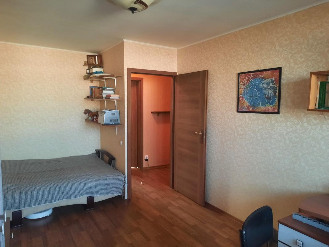 Продажа 3 комнатной квартиры 64 кв. м, Гвардейцев-Широнинцев ул. 111