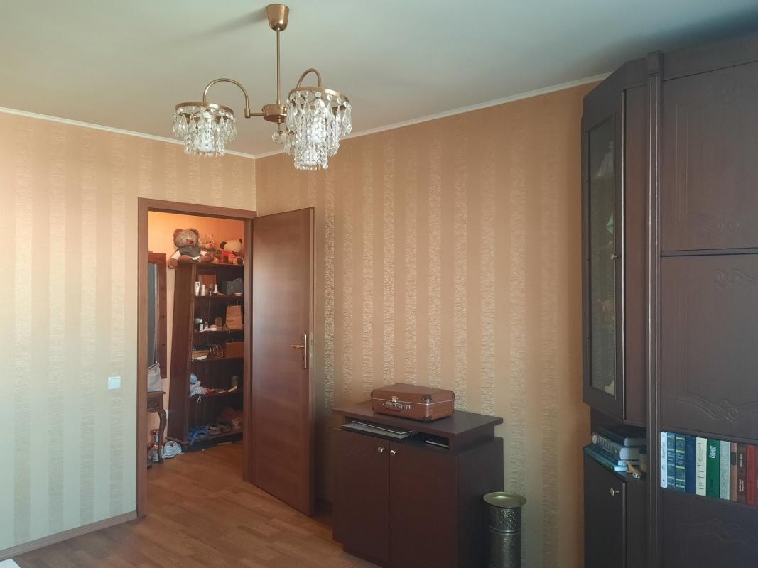 Продажа 3 комнатной квартиры 64 кв. м, Гвардейцев-Широнинцев ул. 111