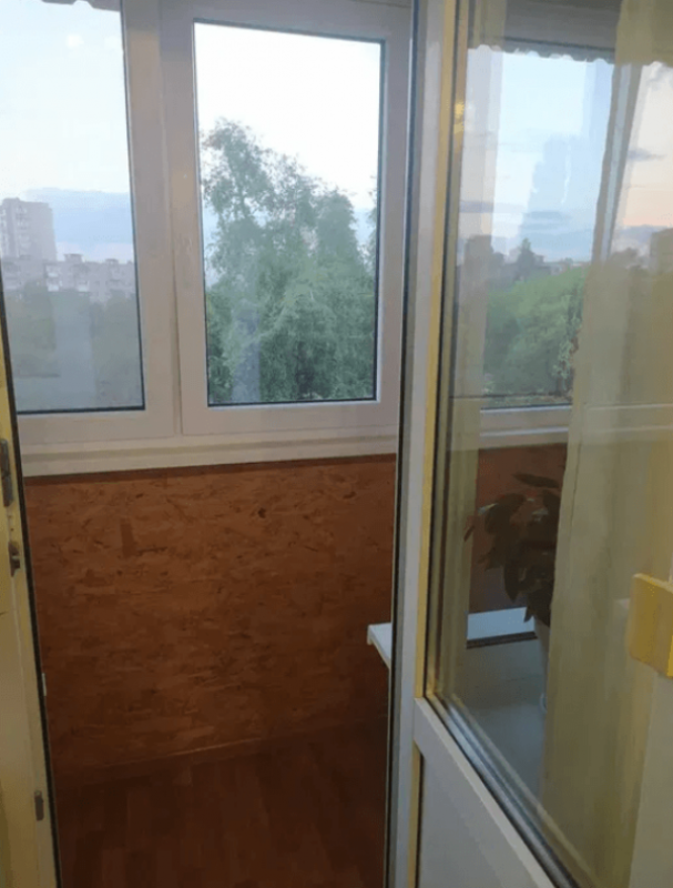 Продаж 3 кімнатної квартири 58 кв. м, Жасміновий бульв. (Петра Слинька) 7