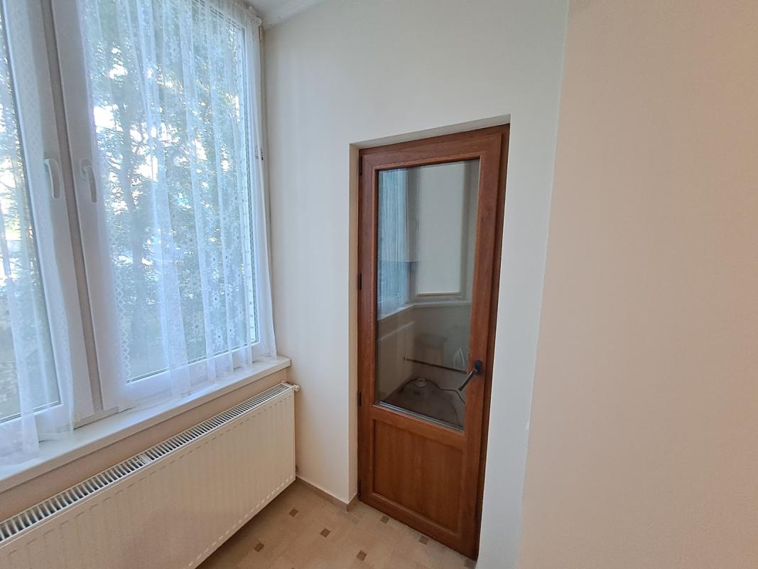 Продаж 2 кімнатної квартири 76 кв. м, Чернівецька вул. (Пензенська) 4