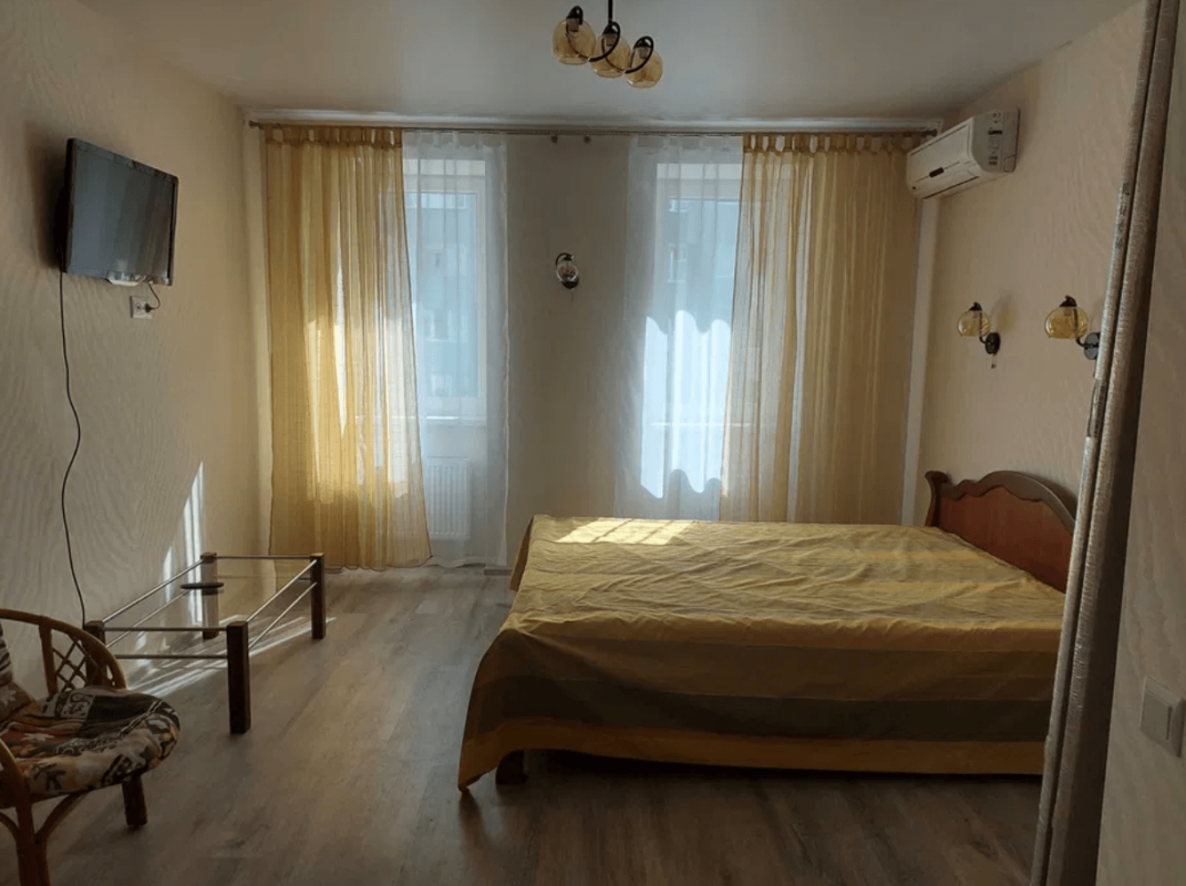 Long term rent 1 bedroom-(s) apartment Zalyvna Street 4