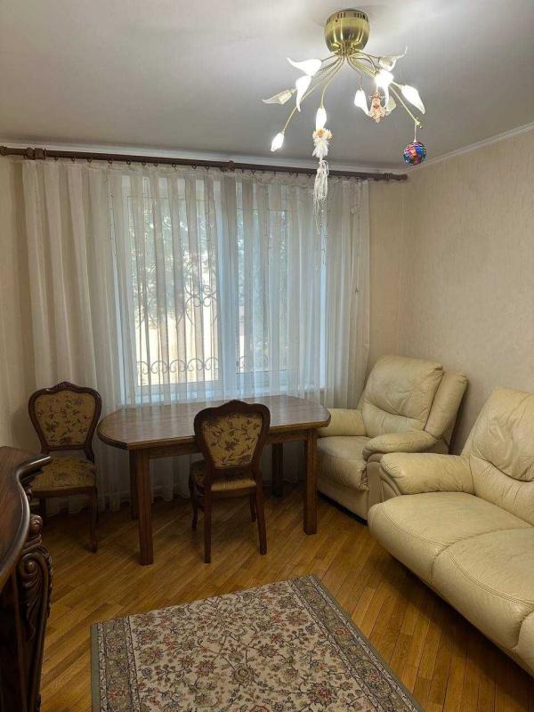 Продаж 3 кімнатної квартири 64 кв. м, Тракторобудівників просп. 77