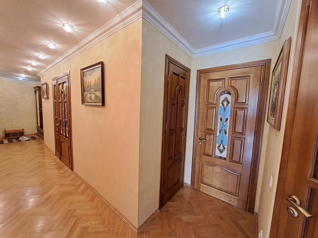 Продажа 3 комнатной квартиры 92 кв. м, Львовская ул. 2