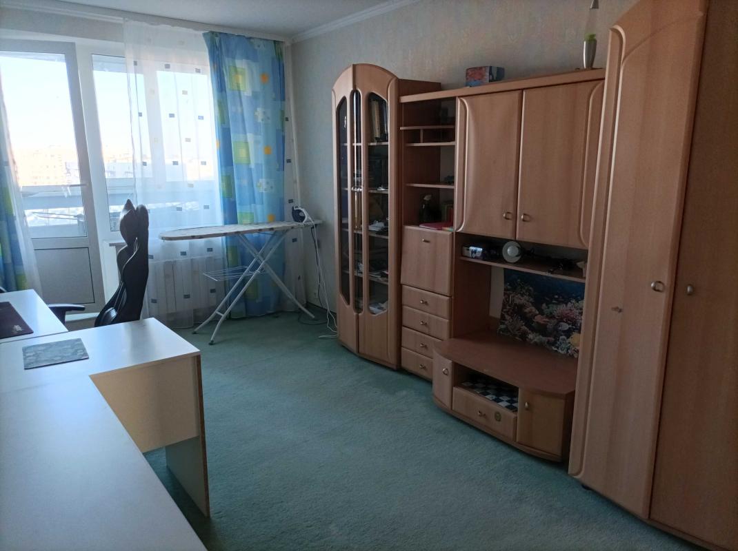 Long term rent 3 bedroom-(s) apartment Cherednychenkovska Street