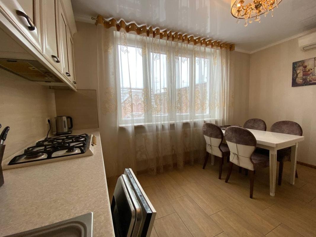 Sale 5 bedroom-(s) apartment 218 sq. m., Sumska Street 19