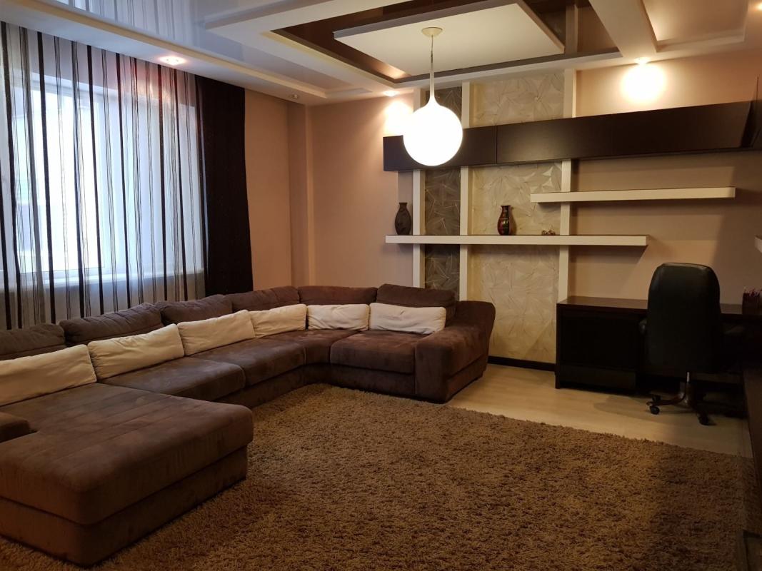 Long term rent 3 bedroom-(s) apartment Kultury Street 22б