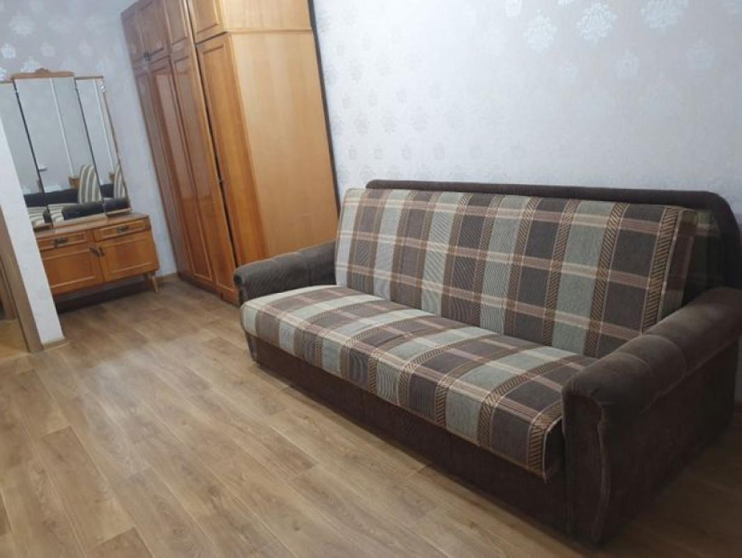 Long term rent 3 bedroom-(s) apartment Zolochivska Street 28