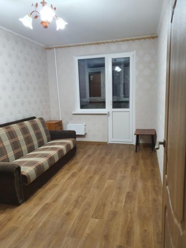 Long term rent 3 bedroom-(s) apartment Zolochivska Street 28