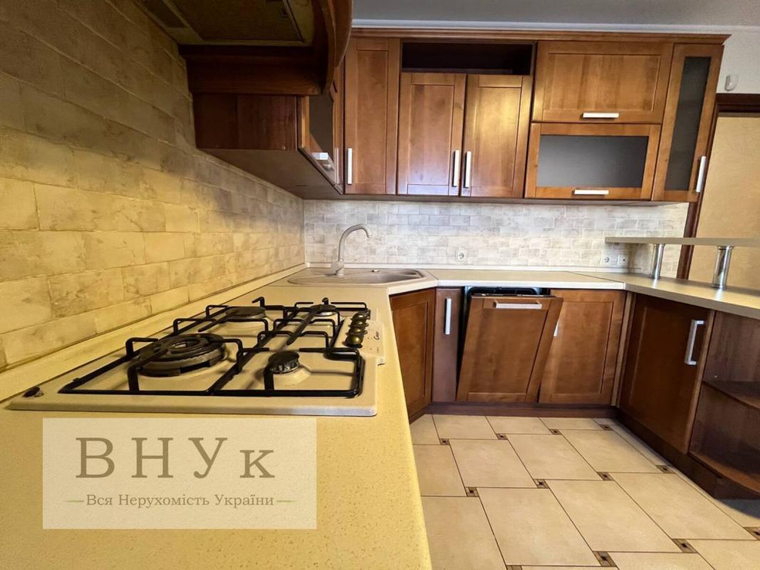 Продажа 3 комнатной квартиры 102 кв. м, Карпенко ул. 12